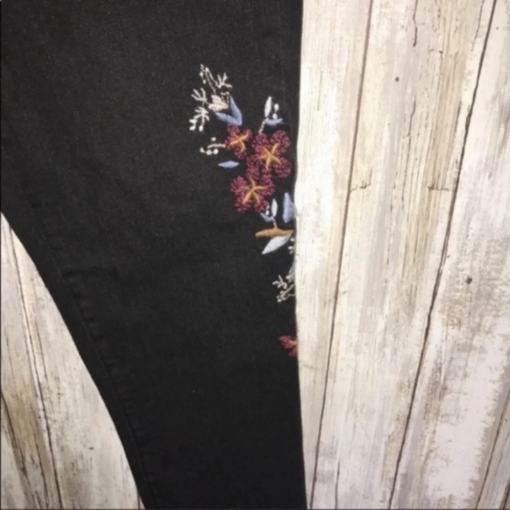 Mossimo Floral Embroidered Skinny High Rise